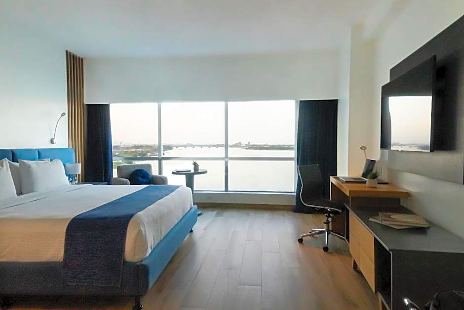 Wyndham Guayaquil, Puerto Santa Ana