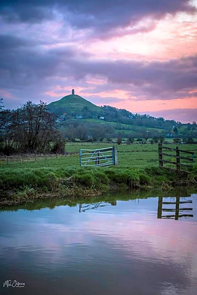Healing Waters Sanctuary, Peaceful Retreat House, Glastonbury