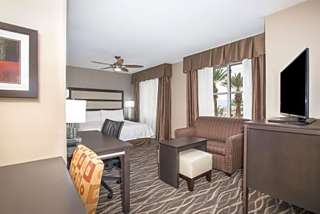 King Studio Suite - Hearing Access/Non-Smoking