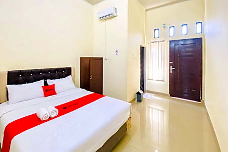 RedDoorz @ Shine Guest House Tebing Tinggi