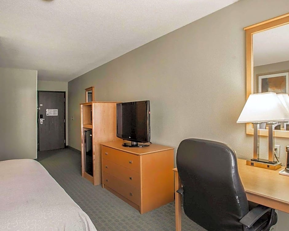 Quality Inn near I-72 and Hwy 51