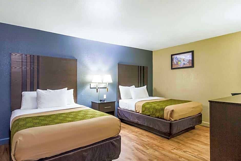 Econo Lodge Inn & Suites I-35 At Shawnee Mission