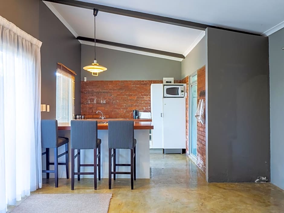 Private Studio flatlet, Uncapped Wifi, Netflix,Full DSTV