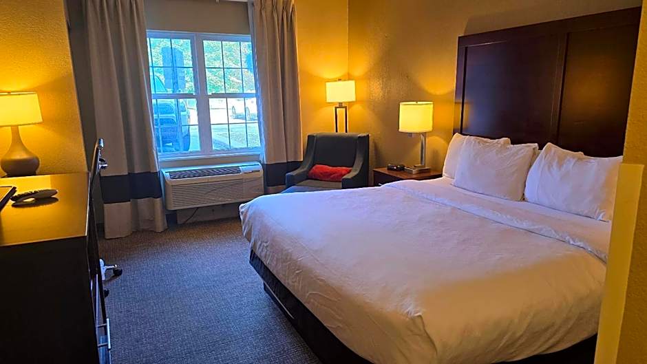 Comfort Inn & Suites Grafton-Cedarburg