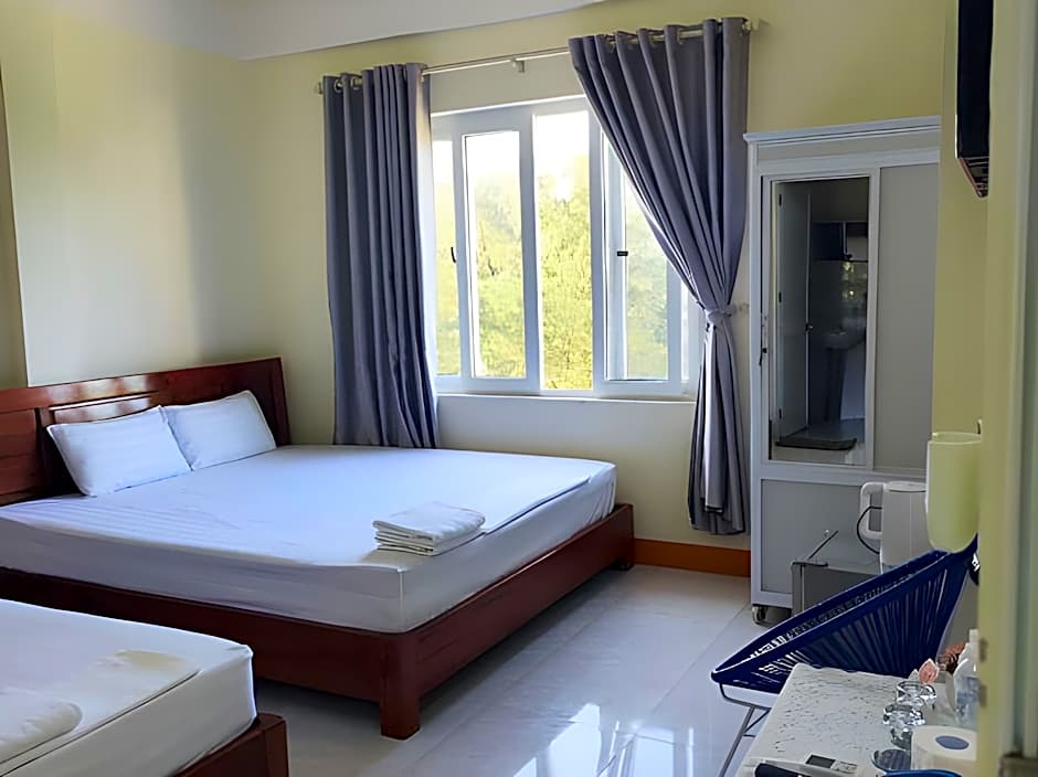 View Nhat Le Beach Hotel