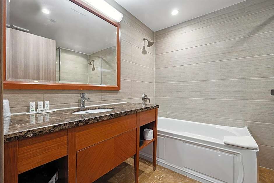 Ramada by Wyndham Flushing Queens