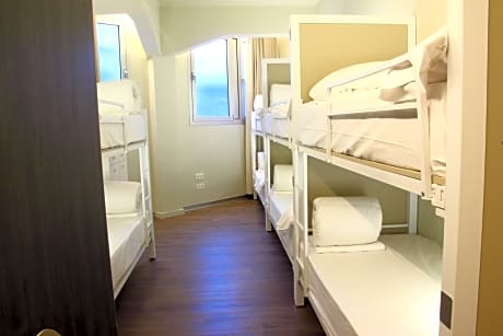 Pilgrim - Bunk Bed in 18-Bed Mixed Dormitory Room with Shared Bathroom