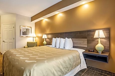 1 King Bed, Nonsmoking, Accessible
