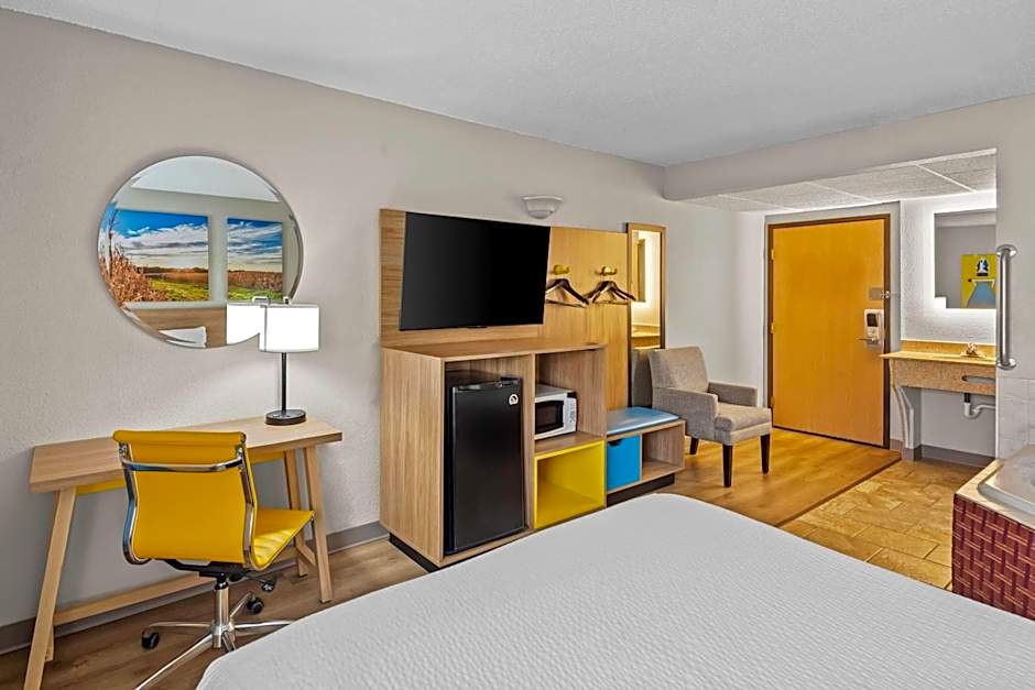 Days Inn by Wyndham Ames