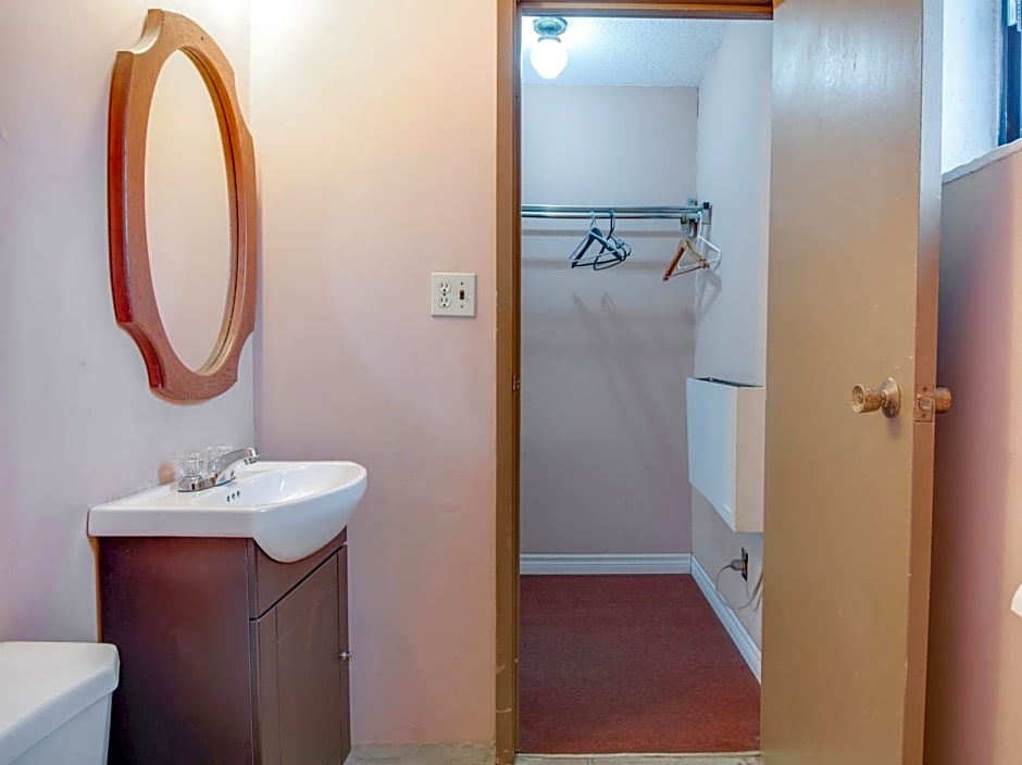 Falls Inn Near Casino Niagara By OYO