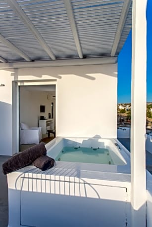 Deluxe Sea View Room with Outdoor Jacuzzi [27m2]
