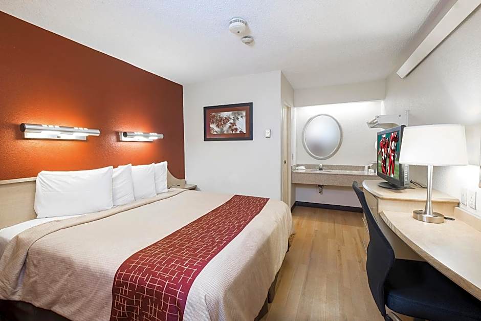 Red Roof Inn Louisville East - Hurstbourne