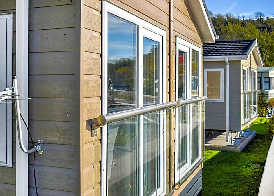 Riverside Holiday Park