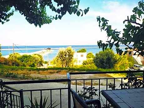 Family Apartment with Sea View- Split level