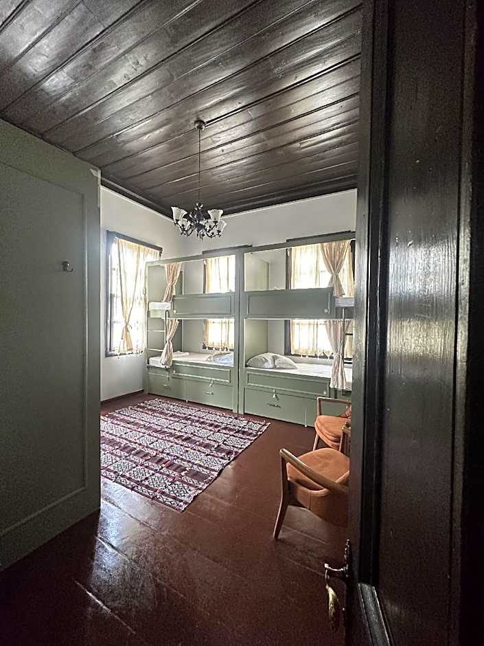 Lords Hostel & Pub – Antalya, NJ