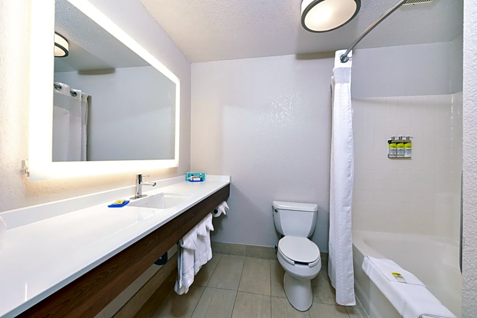 Holiday Inn Express Hotel & Suites Arcata/Eureka-Airport Area, an IHG Hotel