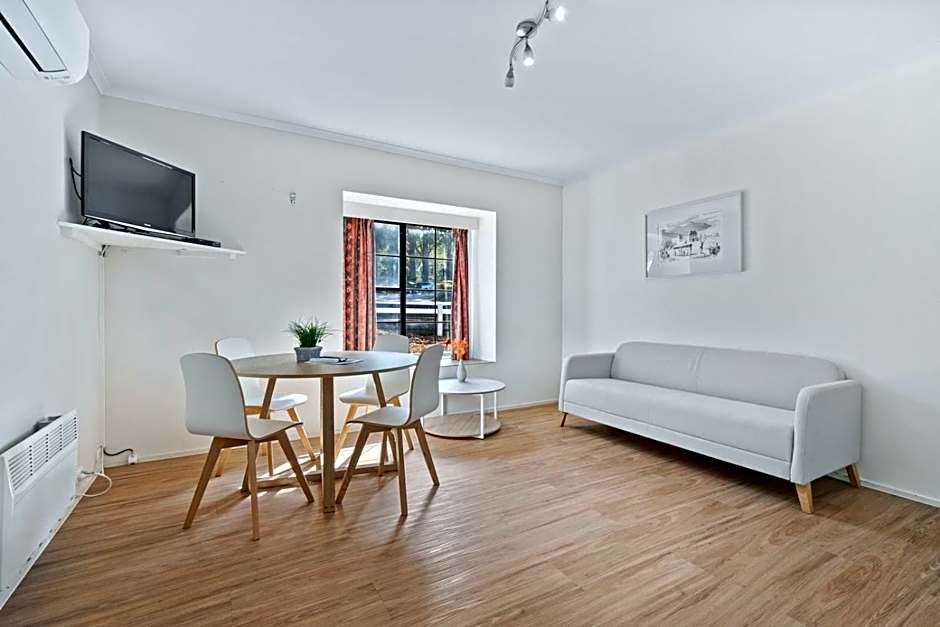 The Fox and Hounds Historic Hotel