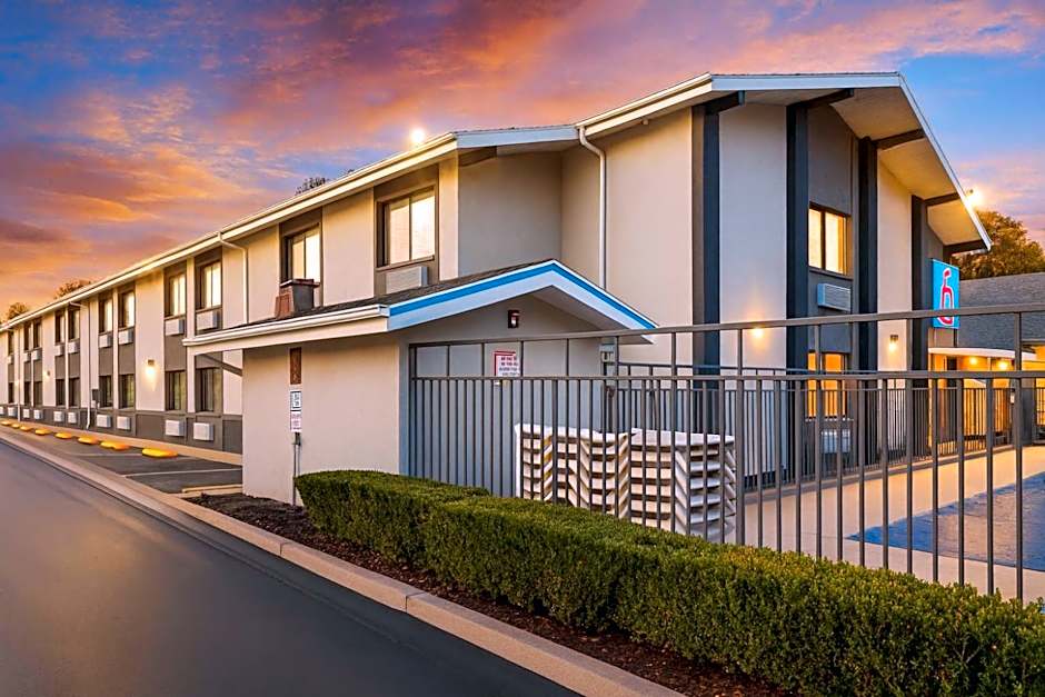 Motel 6 Ogden, UT- Downtown