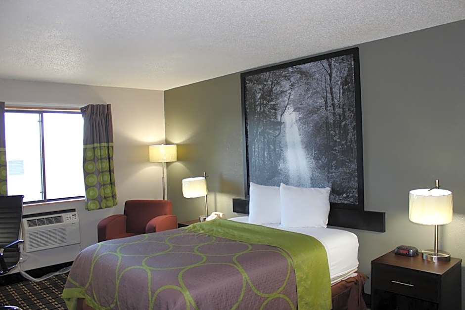 Super 8 by Wyndham Grand Rapids/Wyoming