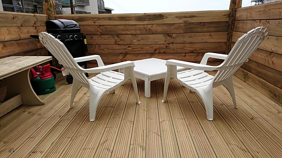 Surf Lookout - King size en-suite with sea views