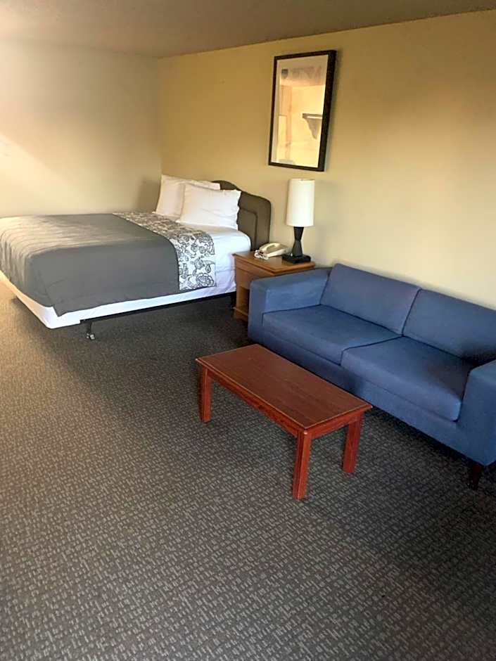 Smokey Point Motor Inn