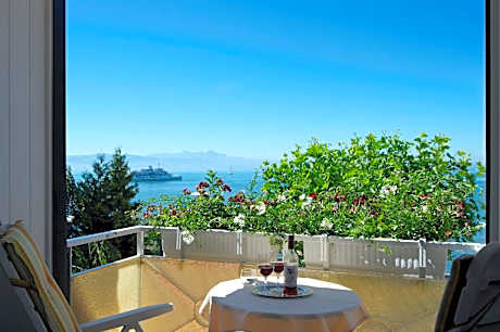 Single Room with Lake View