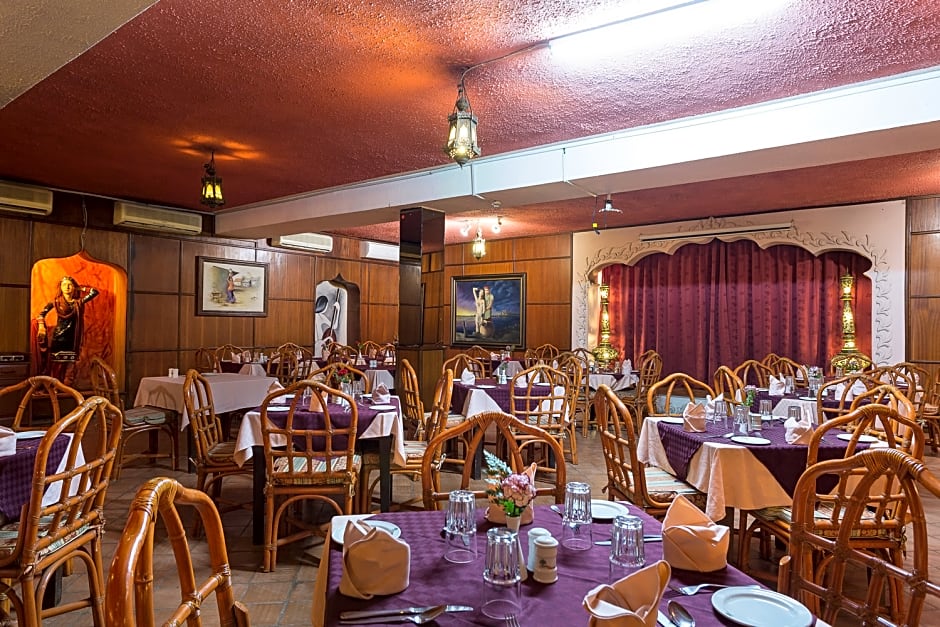 Travellers Beach Hotel & Club