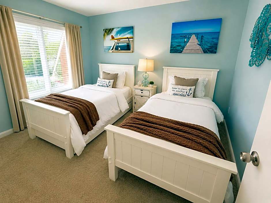Waterfront Resort Condo w Beach