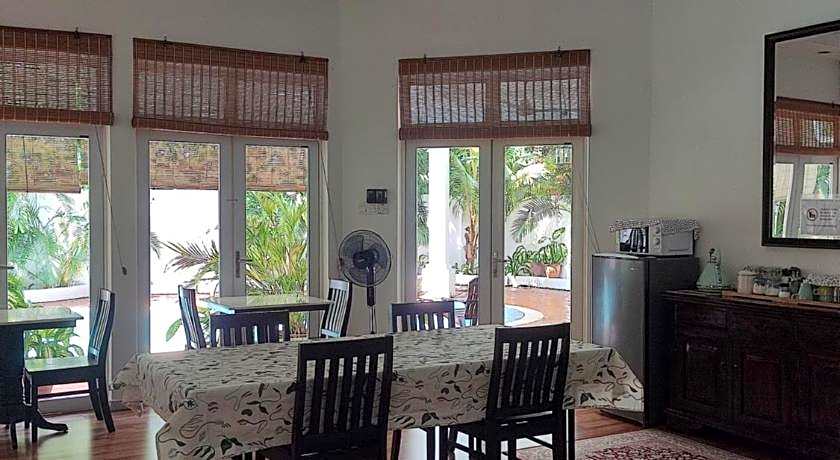 Rumah Putih B&B near KLIA