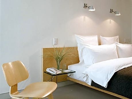 Deluxe Queen Bed