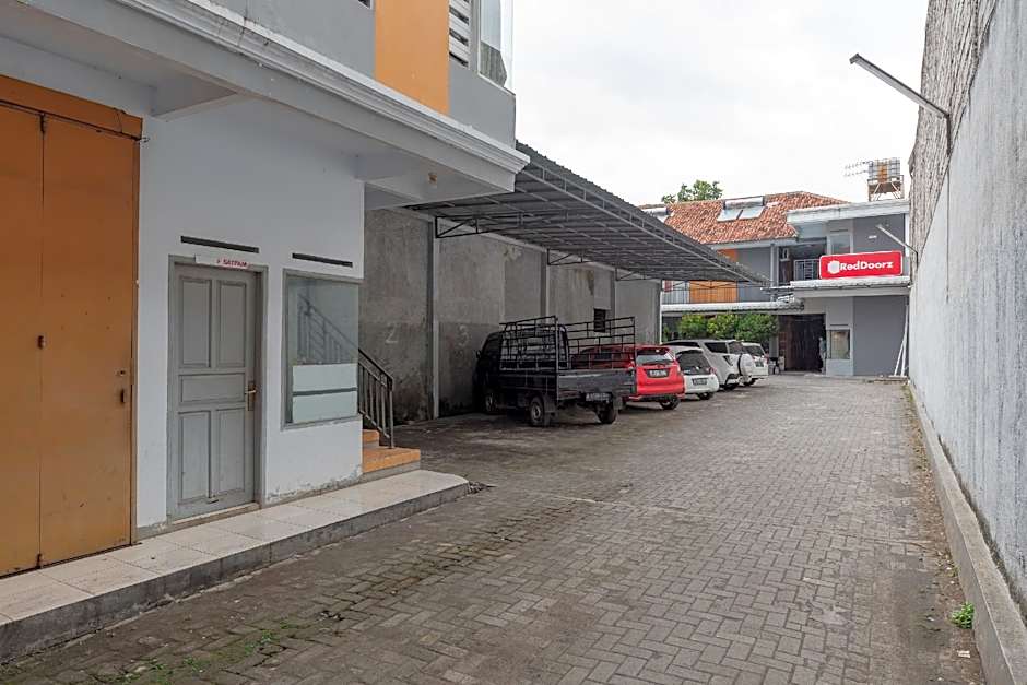 RedDoorz @ Merdeka Street Garut