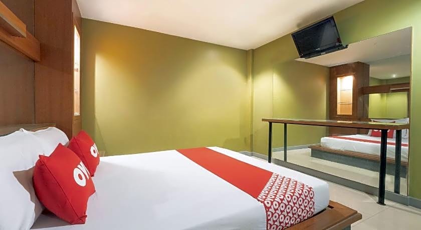 OYO 75382 Chonburi Hotel