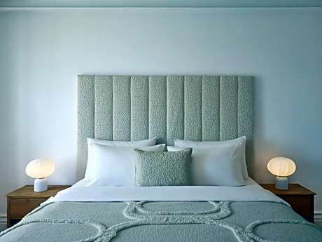 Superior Panoramic Side Sea View