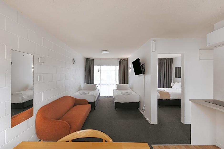 Roselands Motel