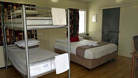 One-Bedroom Cabin - Disability Cabin - Pet Friendly