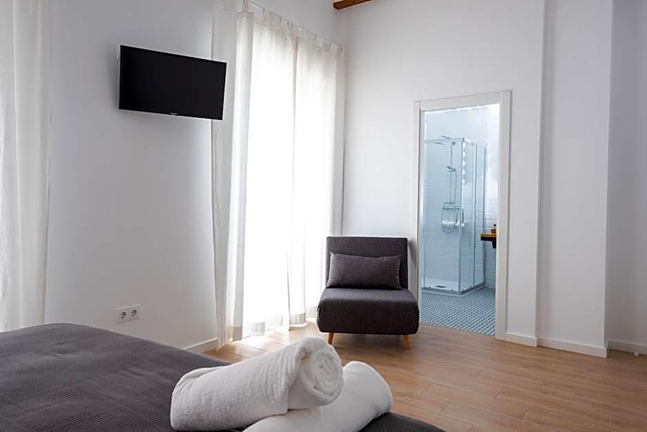 GOMEZ ROOMS
