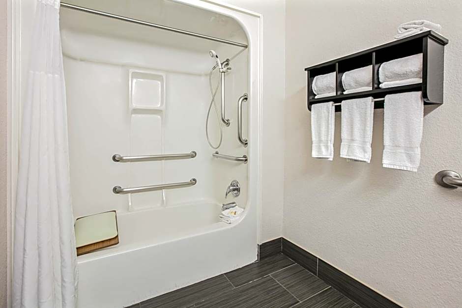 La Quinta Inn & Suites by Wyndham Las Colinas