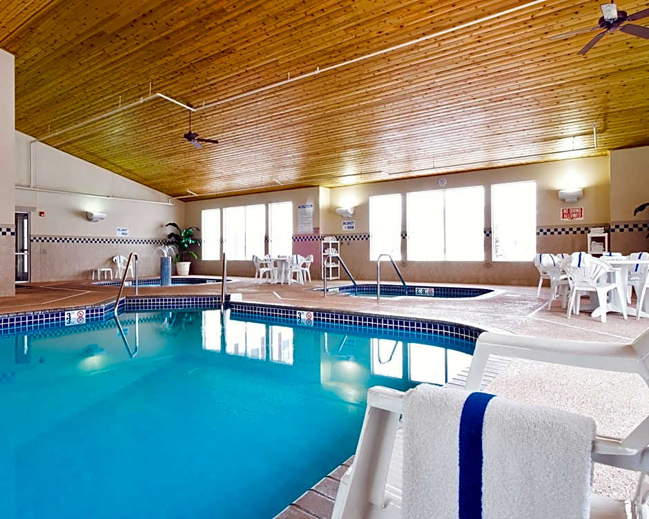 Country Inn & Suites by Radisson Albertville near Outlet Mall