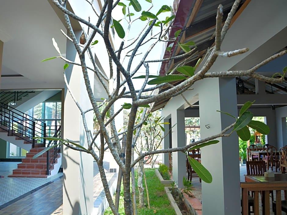 Neakru Guesthouse and Restaurant