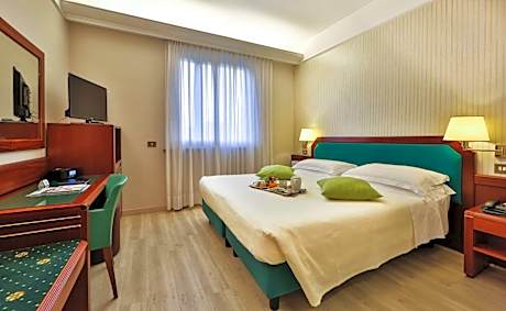 Standard Queen Room