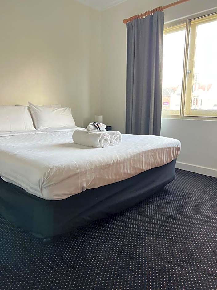 Star Bar Cafe and Hotel