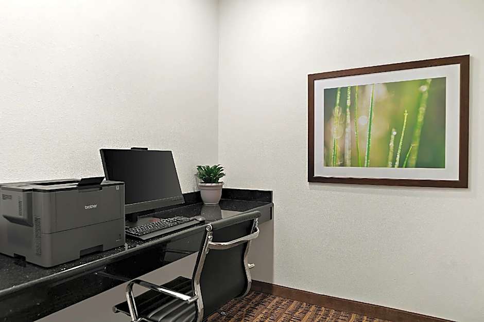 Comfort Suites Saginaw North