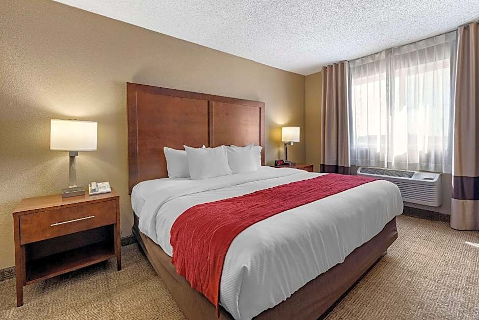 Comfort Inn & Suites Hays I-70