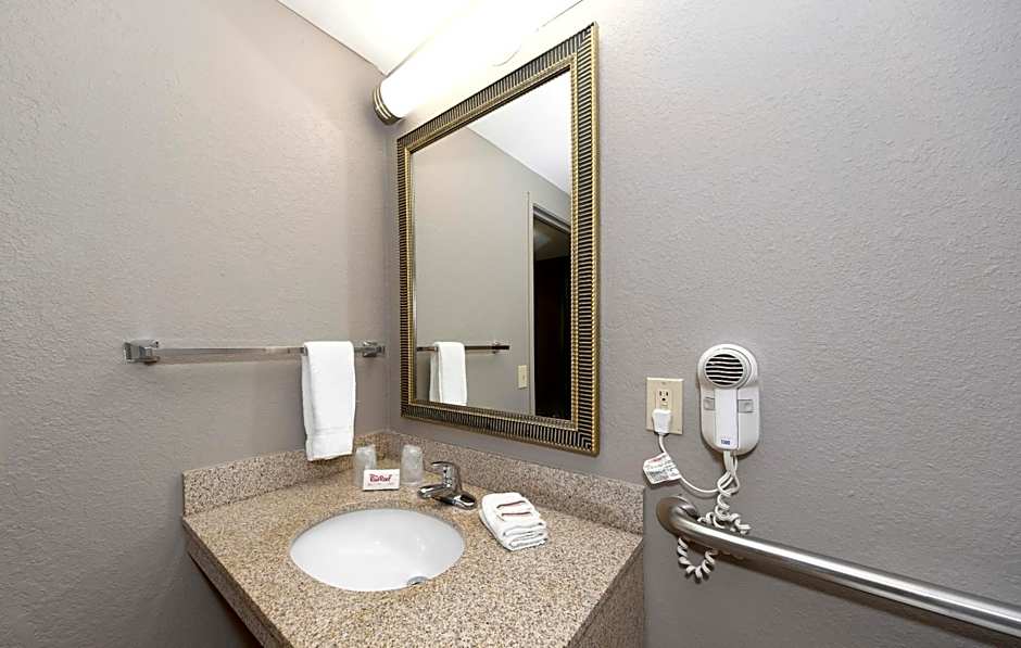 Red Roof Inn & Suites Carrollton, GA - West Georgia