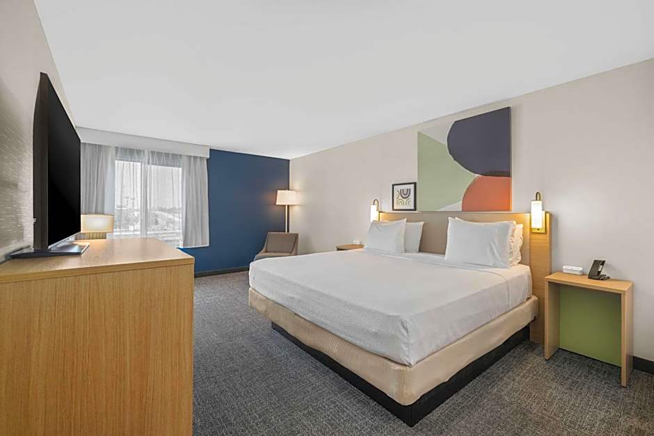 Spark by Hilton Bakersfield Central