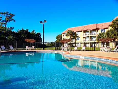 Parc Corniche Condominium Suites