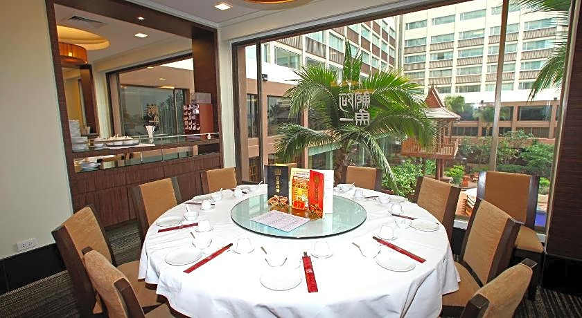 Ramada Plaza by Wyndham Bangkok Menam Riverside