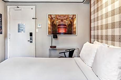 Queen Room - Disability Access