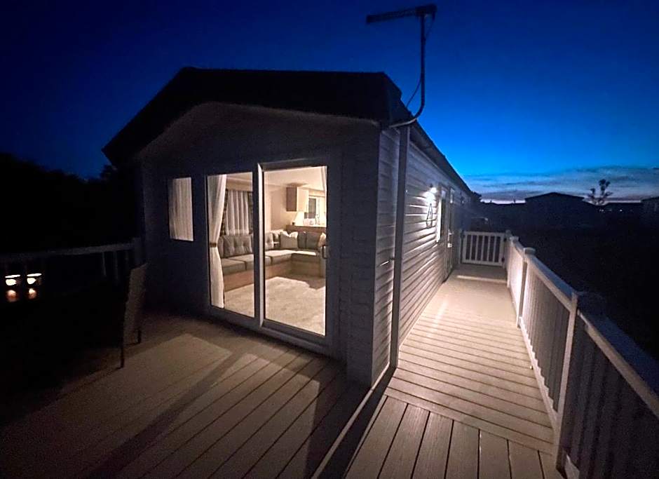 Newperran 102 - 2 Bedroom Country & Valley View Caravan