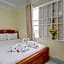 Quang Anh Hotel by The Moment
